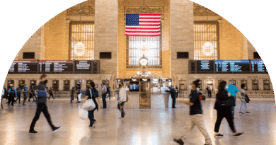 According to Natixis experts, Trump's tariff policies and the withdrawal of international investors threaten to displace the U.S. as the global economic leader.