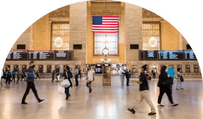 According to Natixis experts, Trump's tariff policies and the withdrawal of international investors threaten to displace the U.S. as the global economic leader.