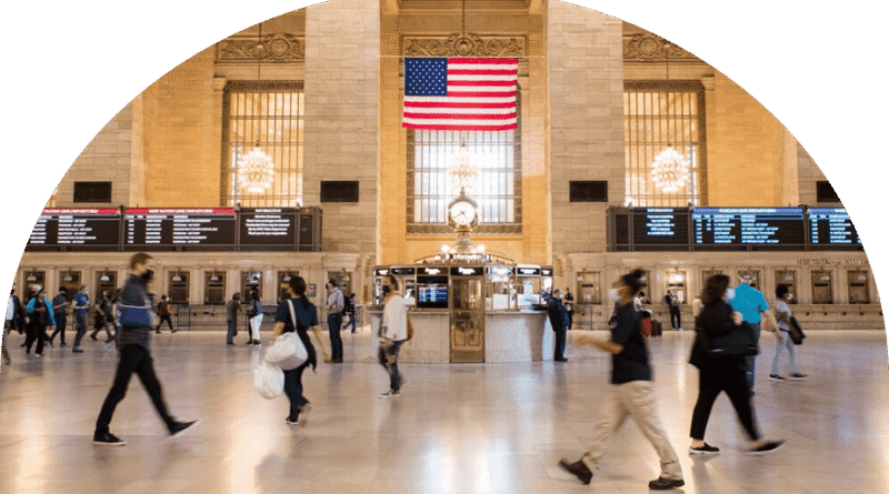 According to Natixis experts, Trump's tariff policies and the withdrawal of international investors threaten to displace the U.S. as the global economic leader.