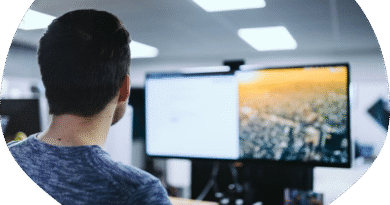 The inadvertent practice of Shadow AI within companies creates security gaps and demands strengthening digital defense through effective policies and controls.