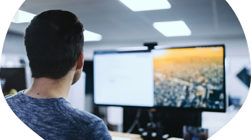 The inadvertent practice of Shadow AI within companies creates security gaps and demands strengthening digital defense through effective policies and controls.